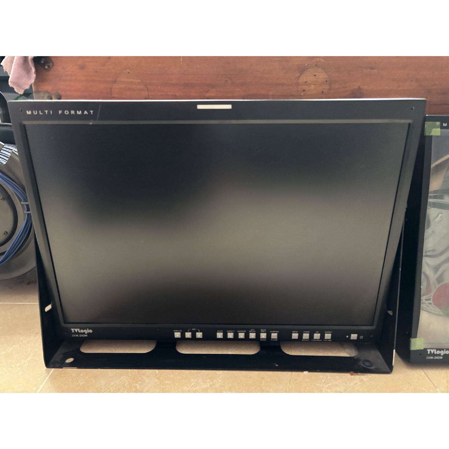 议价可维修LVM242W专业监视器8bitsRGB色域支持10