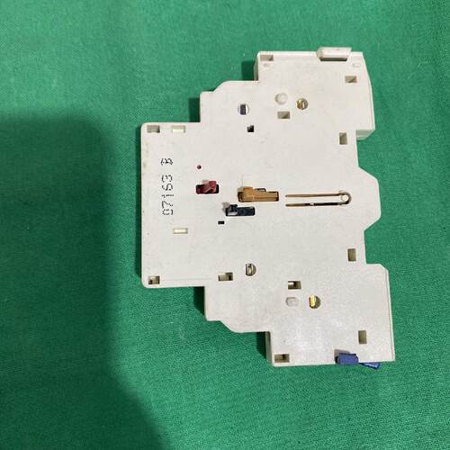 议价施耐德GVAD1010电动机断路器辅助触头电动机断路器故障信号