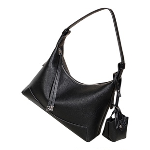 天美意牛皮腋下包女2025新款百搭单肩斜挎包大容量休闲通勤托特包