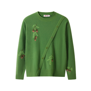 皮皮狗25秋冬新款圆领手工绣花落肩斜门襟设计羊绒衫针织套头女