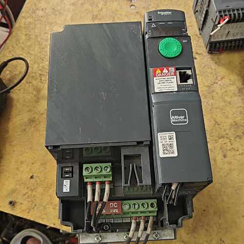 施耐德变频器ATV320U75N4B一台7.5kw正