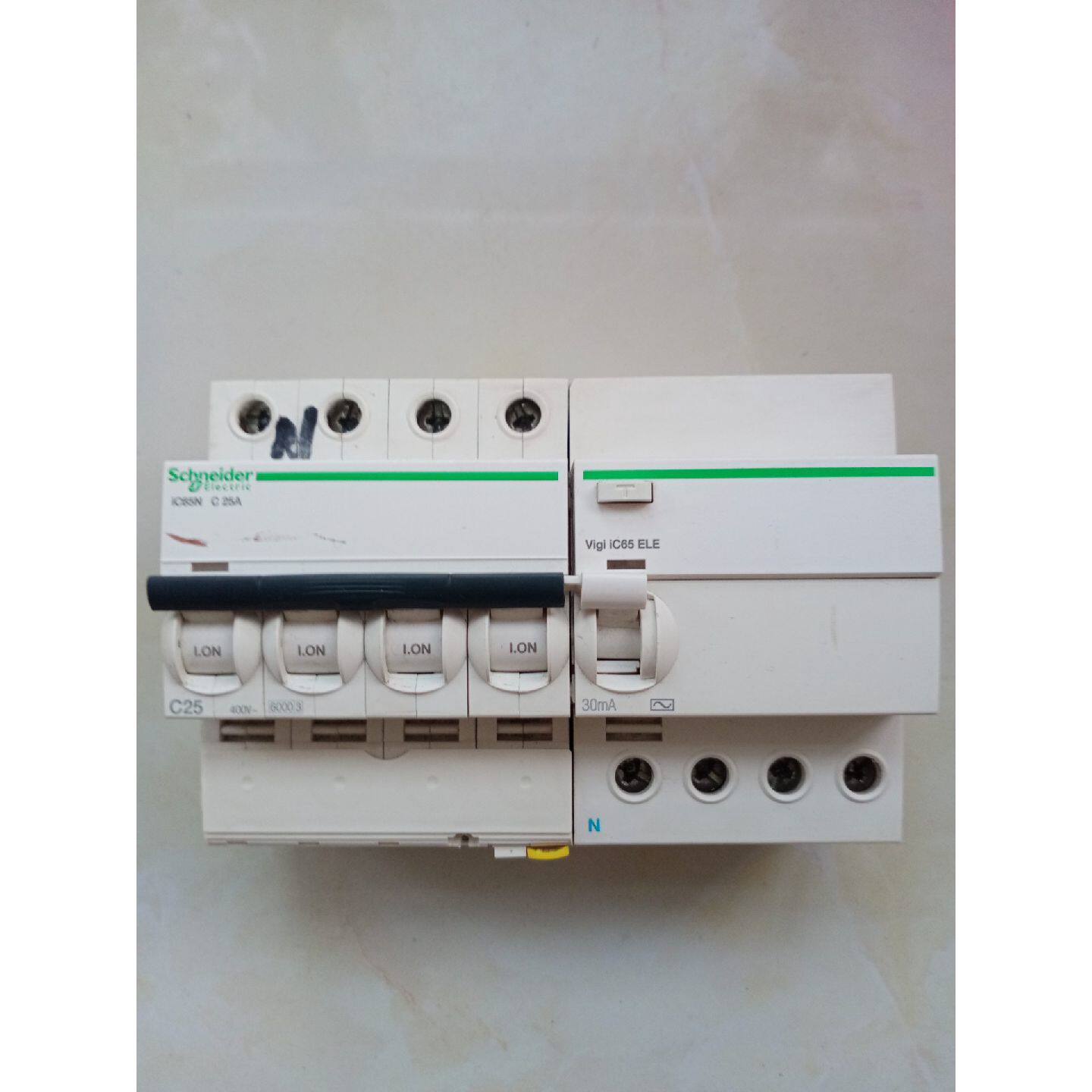 〔议价-可维修〕施耐德IC65N 4PC25A漏电保护器 正品 很新 工控自