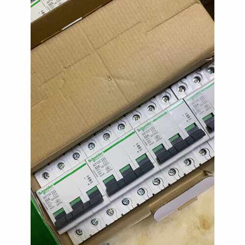 询价下单施耐德3P小型隔离开关INT125 32A 新的未使用过（盒