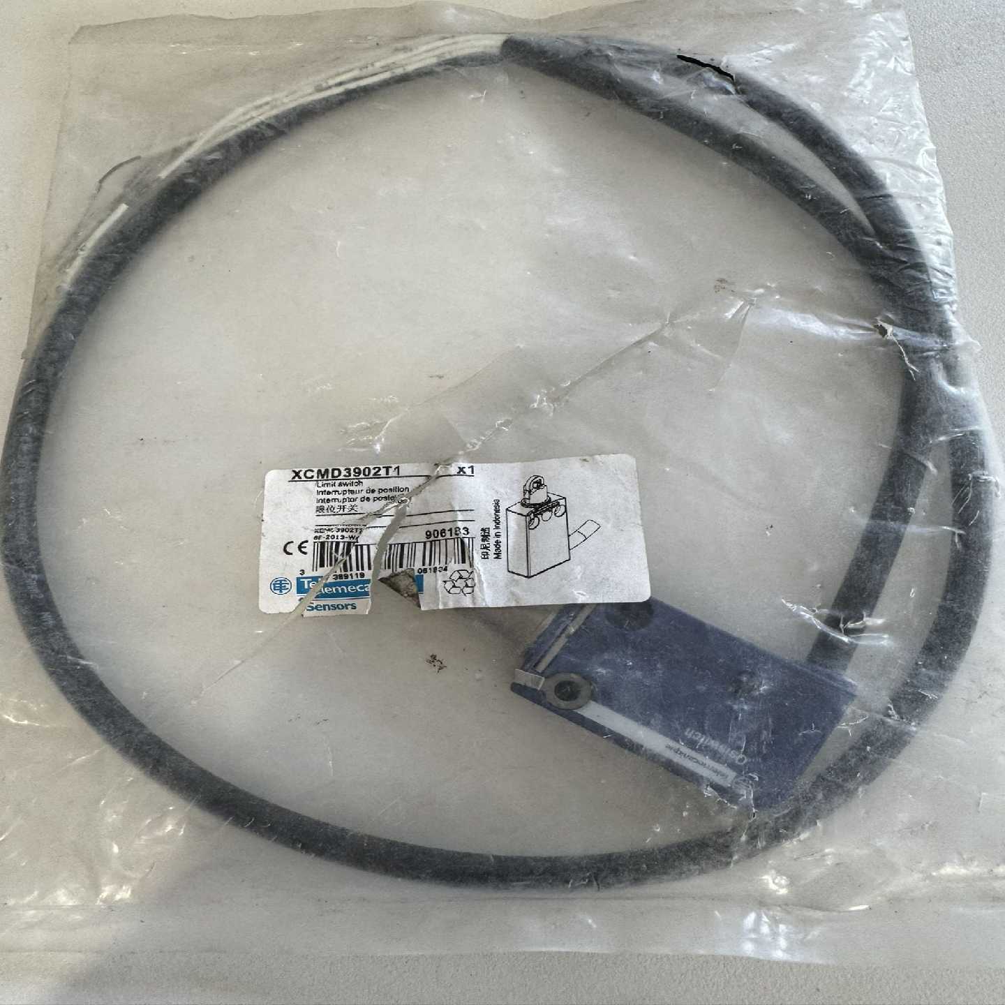 议价施耐德行程开关XCMD3902T1跑偏限位开关小型微动开关