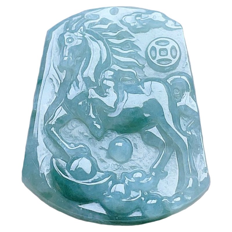 天然翡翠生肖马吊坠淡绿飘花国风