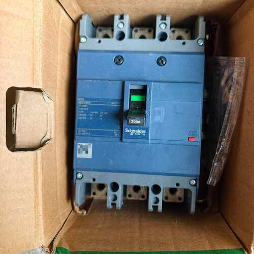 议价EZD250E3200塑壳断路器，3P 200A，全新