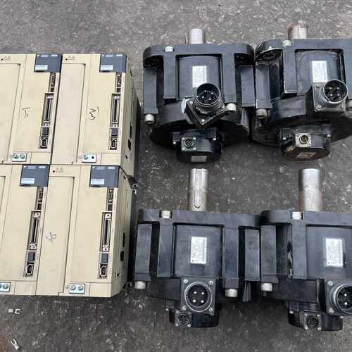 溢价-SGMGV-30ADC61电机，一台电机如图4，一台电机如图