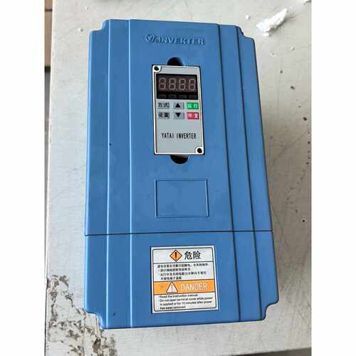议价上海亚泰YTD2.2G2T1B变频器，2台，2.2KW，三相