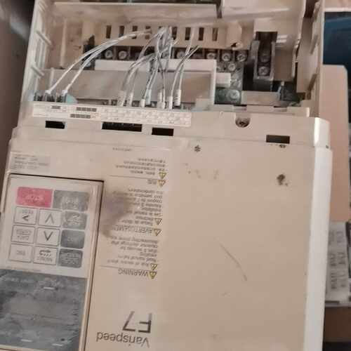 询安川F7系列15KW变频器CIMR-F7B4015。壳子不行