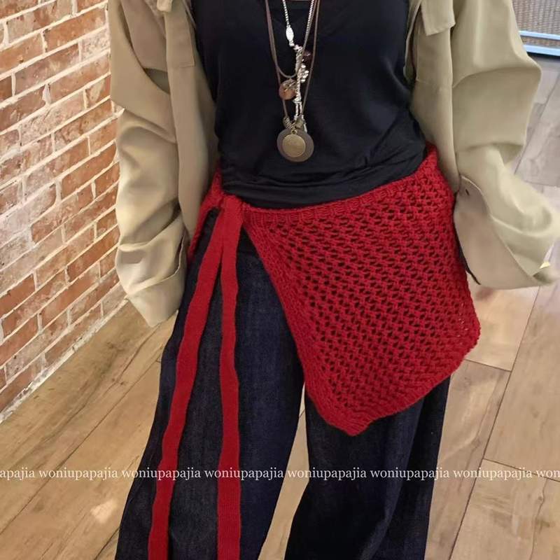 ins设计感红色针织绑带屁帘女春秋时尚百搭叠穿显瘦镂空裙帘搭配