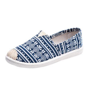 老北京布鞋女一脚蹬2025懒人渔夫夏季软底妈妈新款透气帆布单鞋子