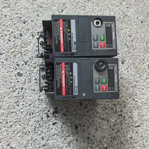 议价东芝变频器0.4KW 230V VFS15-2004PM-W维修