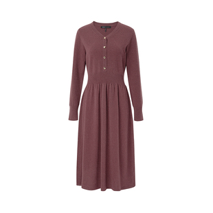 BCBG秋冬女装简约通勤V领打褶中长款收腰长袖针织连衣裙