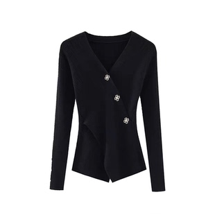 STN收腰V领显瘦针织毛衣高级感设计纽扣甜辣内搭羊绒黑色针织上衣