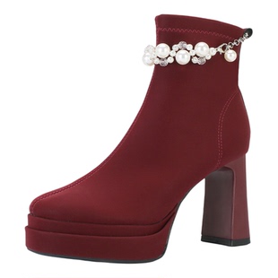 女靴2026新款时尚红色高跟鞋女配阔腿裤珍珠链方头短靴粗跟瘦瘦靴