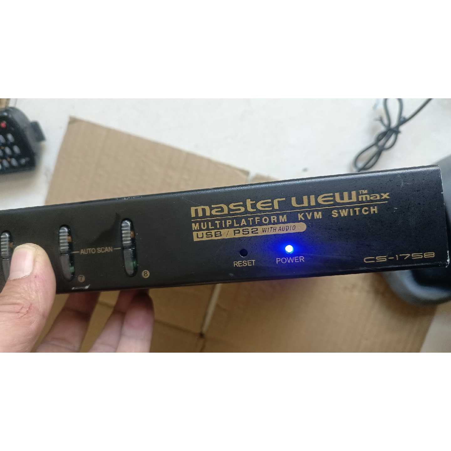 议价8口 USB /PS2混接 VGA 机架式 KVM 切换器