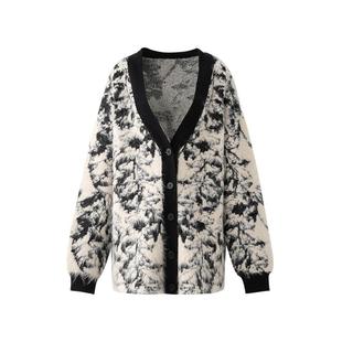 LAMBOYO2025冬季新款单排扣V领水墨画晕染毛衣重工保暖休闲开始女