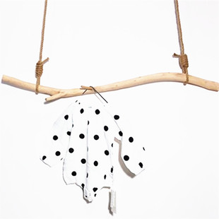 纯天然服装店树枝橱窗展示架吊顶悬挂衣架原木挂衣杆麻绳木棍吊挂