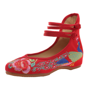 2026红尾孔雀老北京绣花布鞋秋民族风广场舞鞋婚鞋汉服大码单鞋女