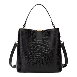 稻草人女包2025新款时尚水桶包鳄鱼纹蜡油皮手拎包百搭斜挎包正品