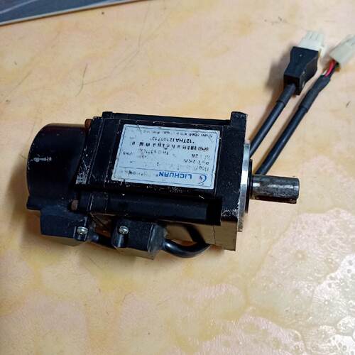 询力川伺服电机LCMT-02L01NB-60M00630A，2