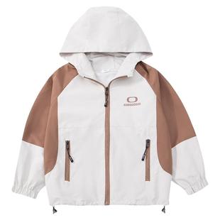 男童外套春秋薄款冲锋衣2026新款洋气中大童男孩软壳连帽秋季上衣