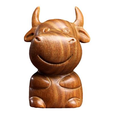 天然绿檀木勇敢牛牛摆件