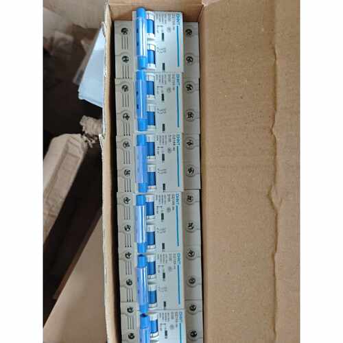 下单前咨询工厂结余正泰CHNT DZ158-100 2P断路器，100
