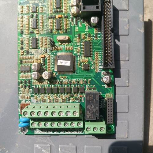 澳地特AD300-T4022G/030P变频器拆下主板一张