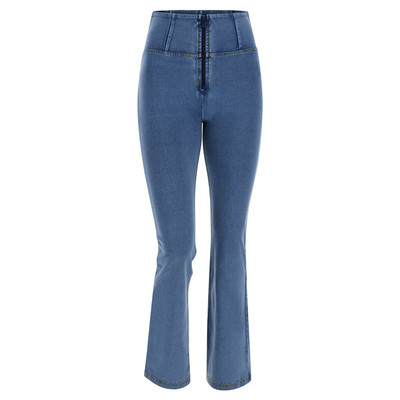 蜜桃臀提臀辣妹微喇牛仔裤