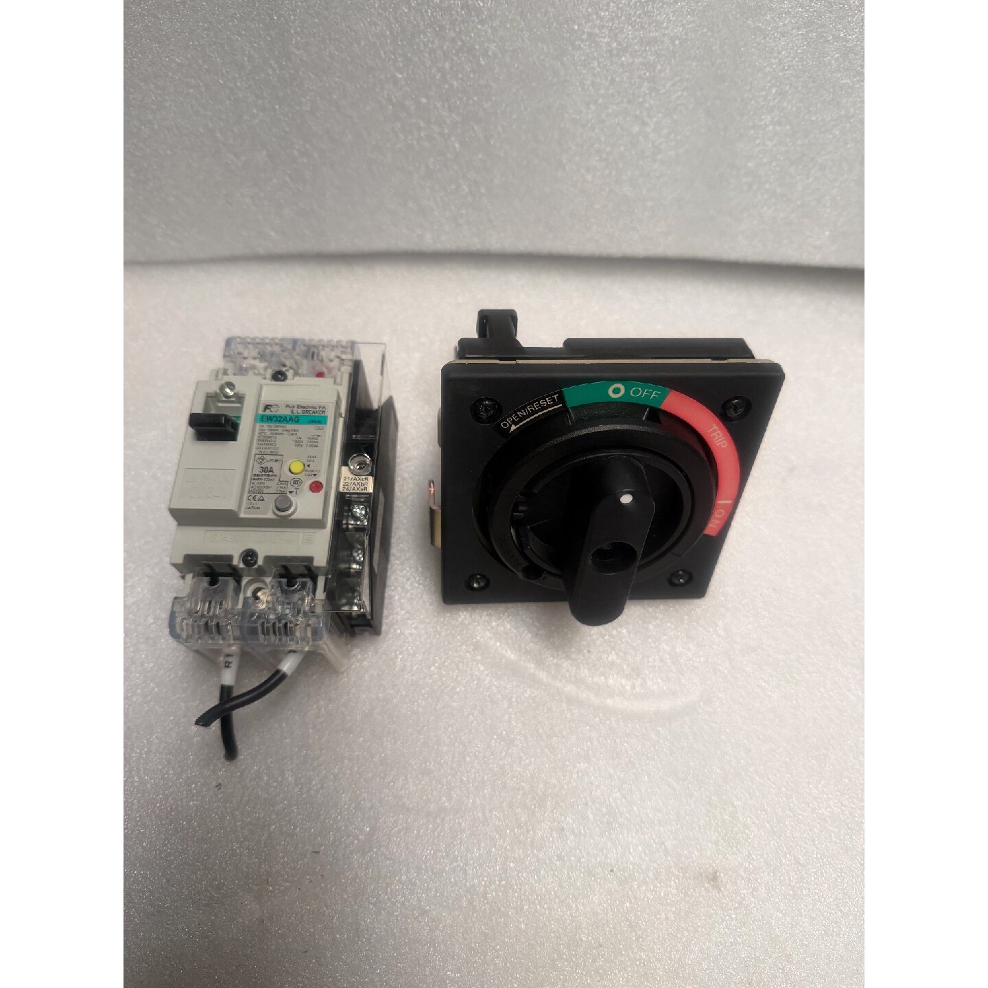 询价下单富士断路器操作手柄EW32AAG断路器，拆机件，成色还可以