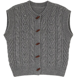 花吉B662灰色小木扣针织绞花圆领马甲女2025新款秋冬学院风马夹