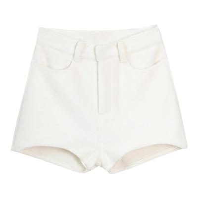 搭配靴子的毛呢短裤女秋冬