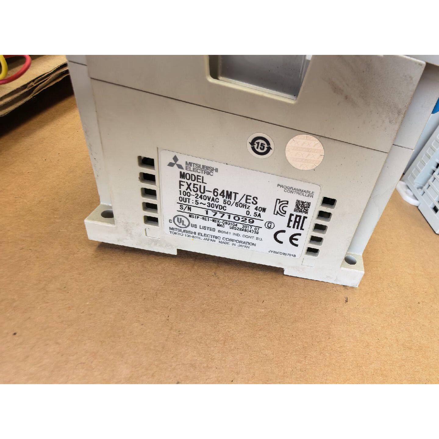 议价三菱PLC主机模块一套，型号FX5U-64MT/ES，拆机