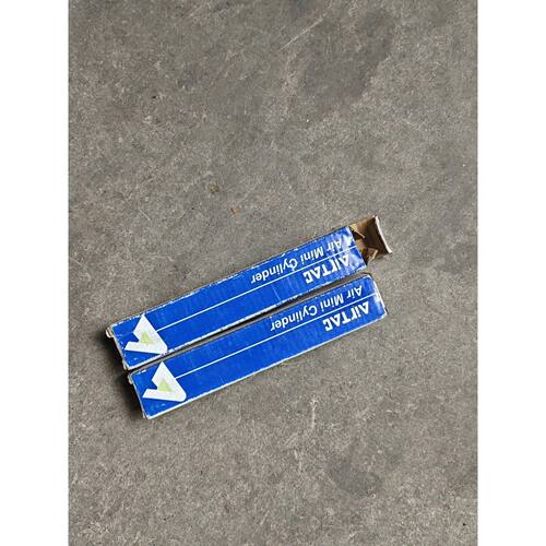 〔议价-可维修〕全新笔式气缸，Ml12x30SCA，共计2条，摄