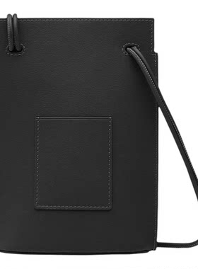 LOEWE/罗意威牛皮革金扣斜挎包