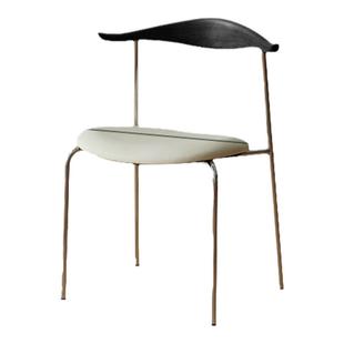 北欧实木靠背中古餐椅设计师黑色复古牛角椅凳小户型家用餐桌椅子