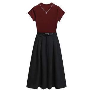 红色短袖搭配半身裙子女2025夏装新款超火穿搭一整高级感两件套装