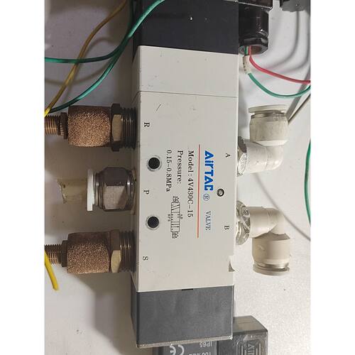 议价亚德客电磁阀4V430C15DC24V3W成色如图维修