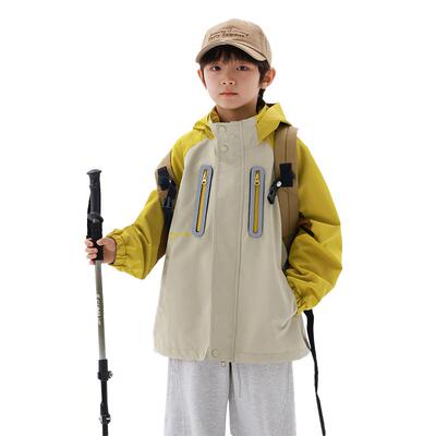 新潮设计师联名款男童冲锋衣