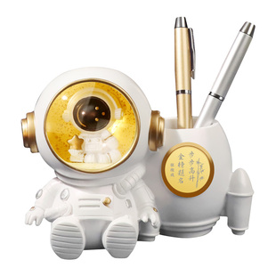 宇航员笔筒灯加油励志摆件桌面定制送儿童男孩女孩生日新年礼物