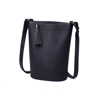 真皮手机包女2025新款时尚通勤女包单肩小包包百搭水桶包斜挎小包