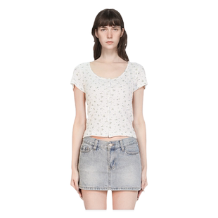 BM短袖2026新款女碎花六粒扣T恤开衫设计感修身显瘦短款露脐上衣