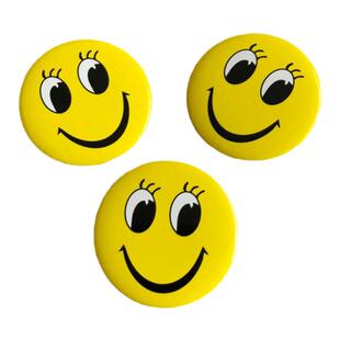 大号黄色微笑牌胸章工作牌微笑牌胸牌工作胸章胸牌笑脸胸章