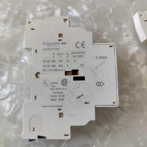 施耐德断路器辅助触头GVAD1010 两个，GVAN11两个