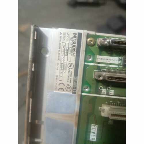 议价三菱PLC基板Q68B，拆机品，实物拍摄，功能正常。成色如图