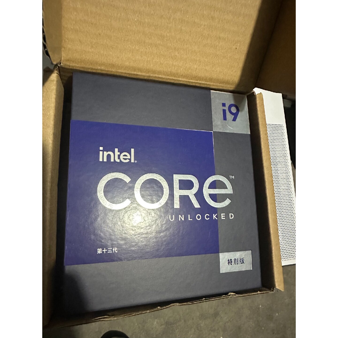 i9-13900ks盒装图片