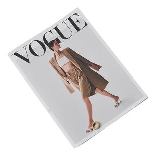 ins网红杂志书本 拍照道具封面人物装饰摆件背景化妆品珠宝饰品家居软装服装摄影氛围感场景布置布景陈列道具