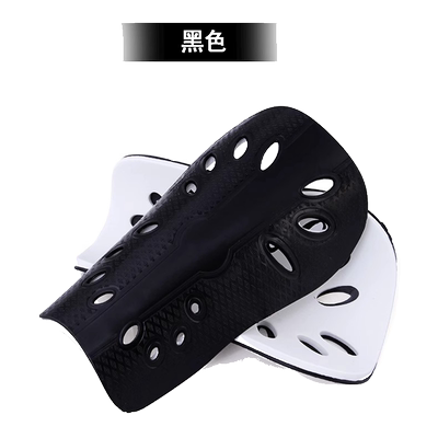 足球带孔透气儿童成人超轻插板