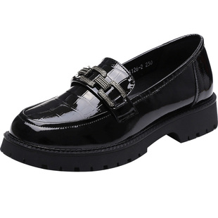 真皮超软欧美超火适合脚宽肥的大码女鞋41一43春秋款42漆皮小皮鞋